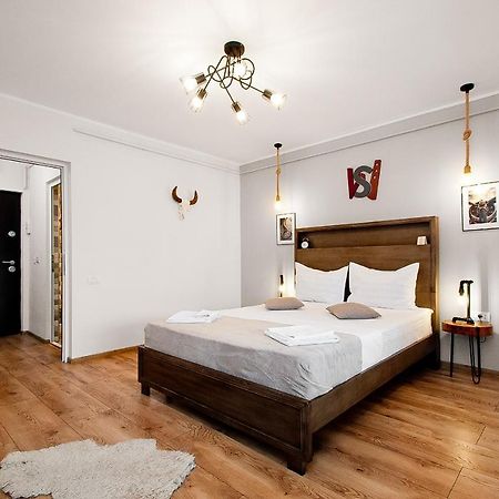 Wood&Steel Apartment กาลาจิ ภายนอก รูปภาพ