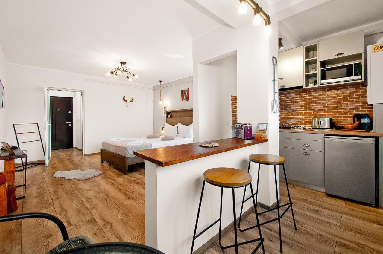 Wood&Steel Apartment กาลาจิ ภายนอก รูปภาพ