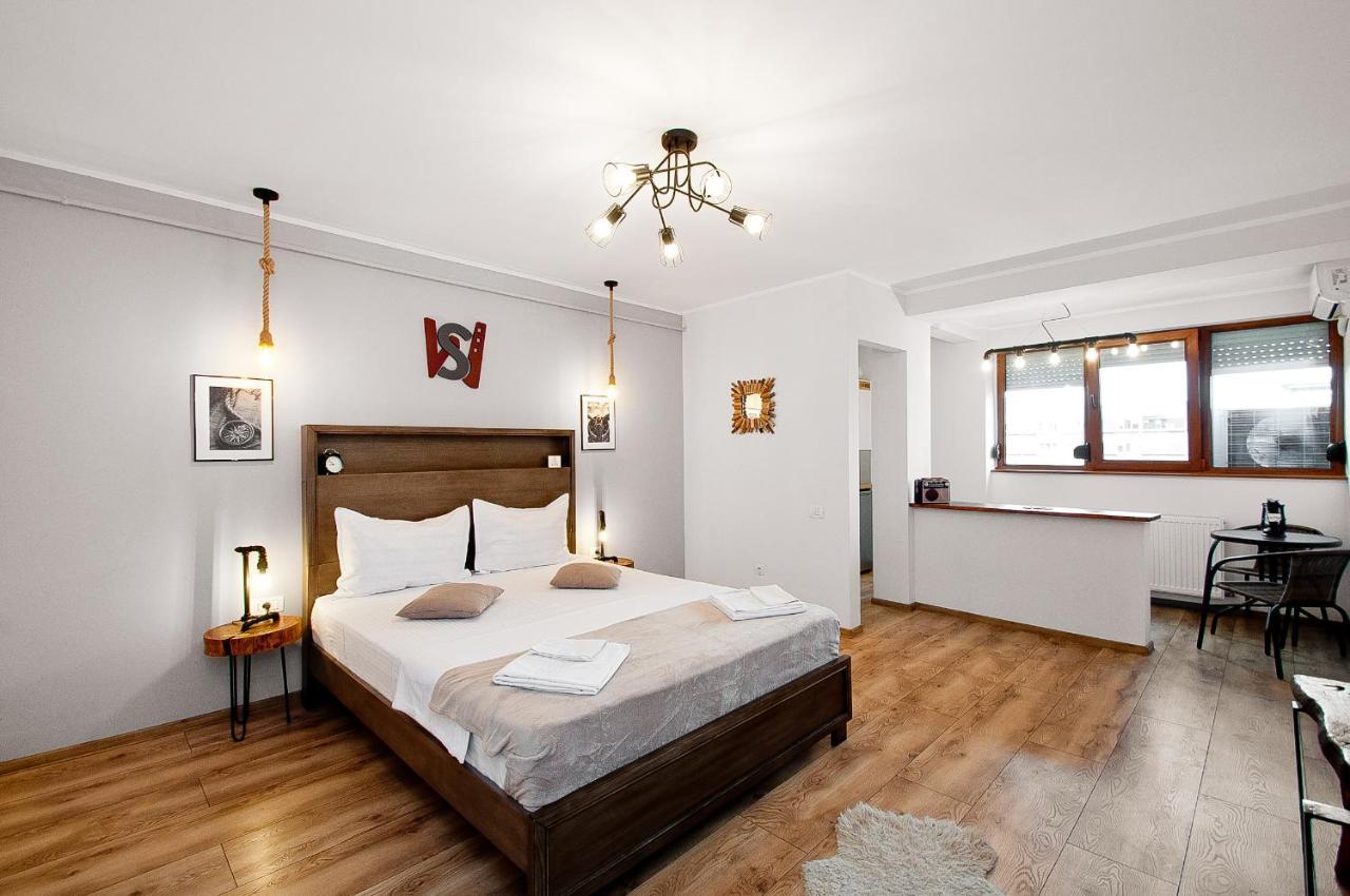 Wood&Steel Apartment กาลาจิ ภายนอก รูปภาพ