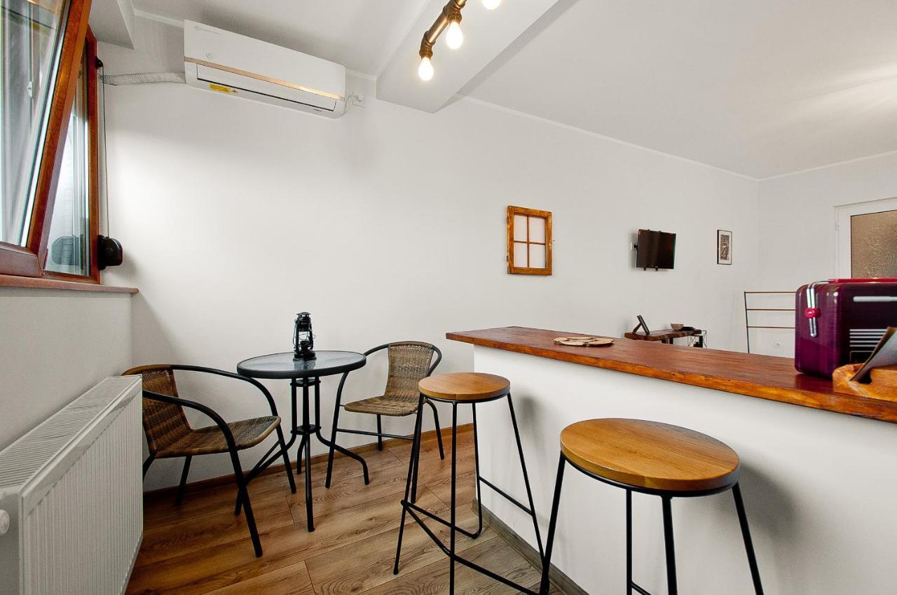 Wood&Steel Apartment กาลาจิ ภายนอก รูปภาพ