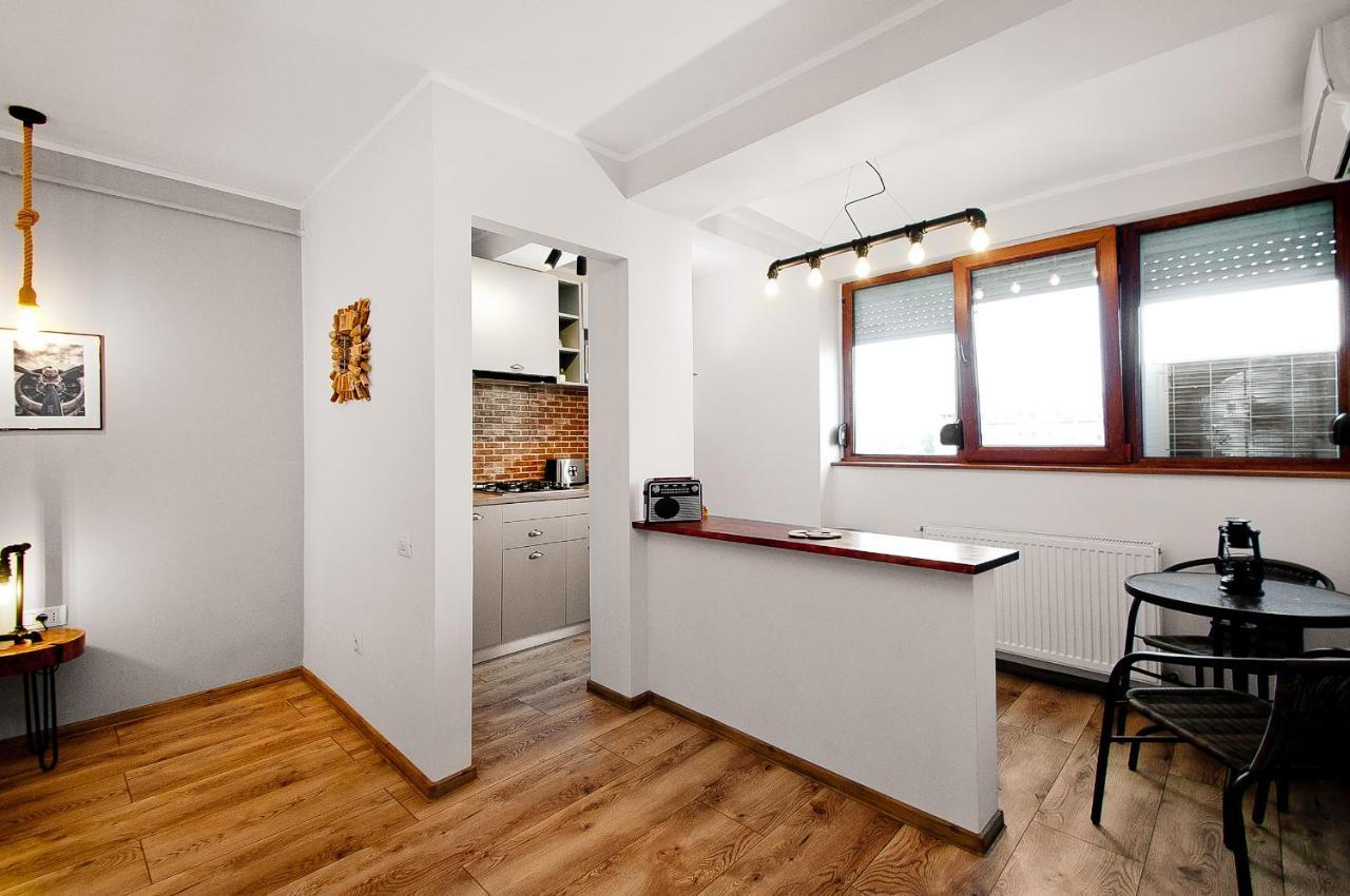 Wood&Steel Apartment กาลาจิ ภายนอก รูปภาพ