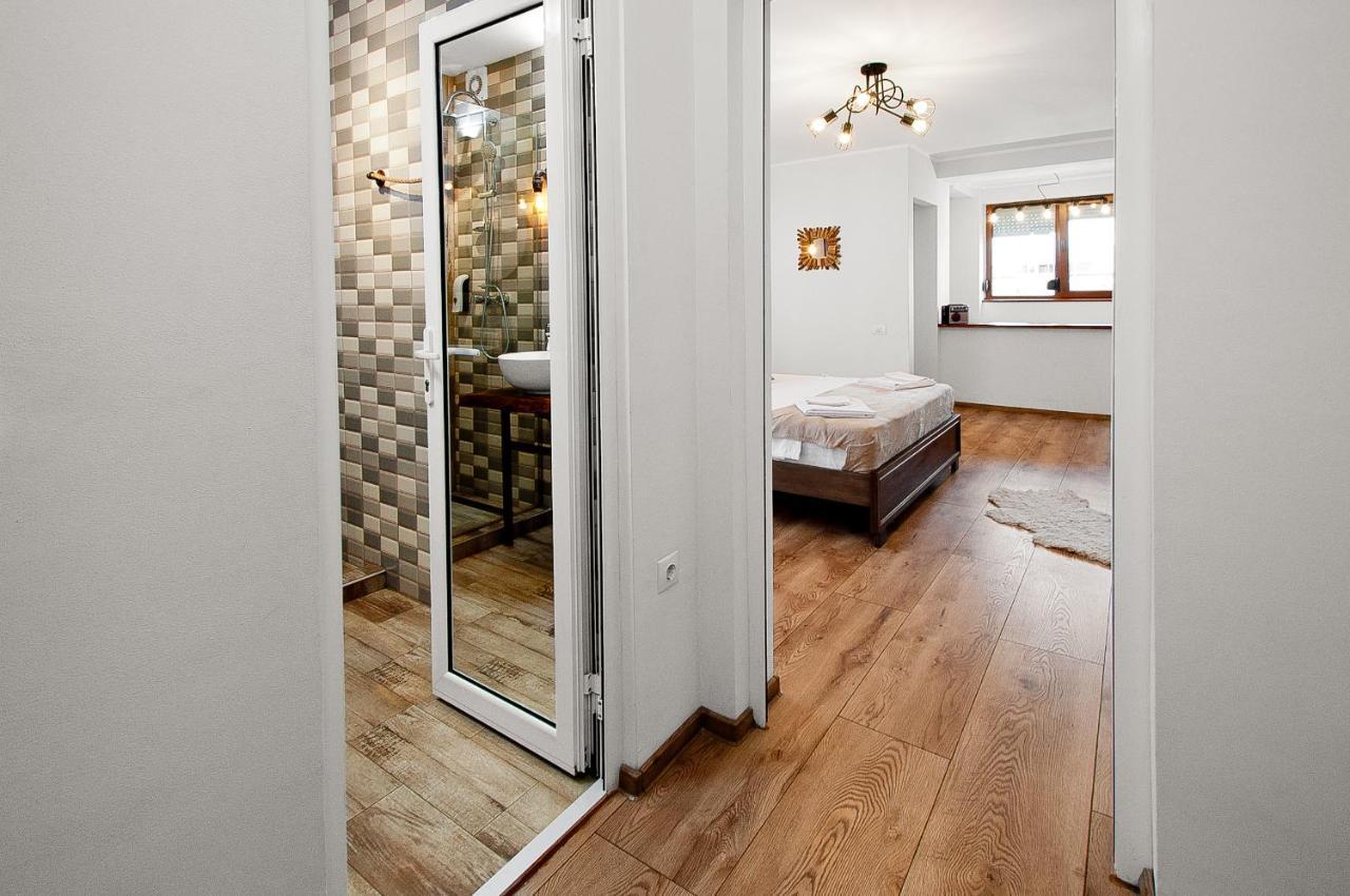 Wood&Steel Apartment กาลาจิ ภายนอก รูปภาพ