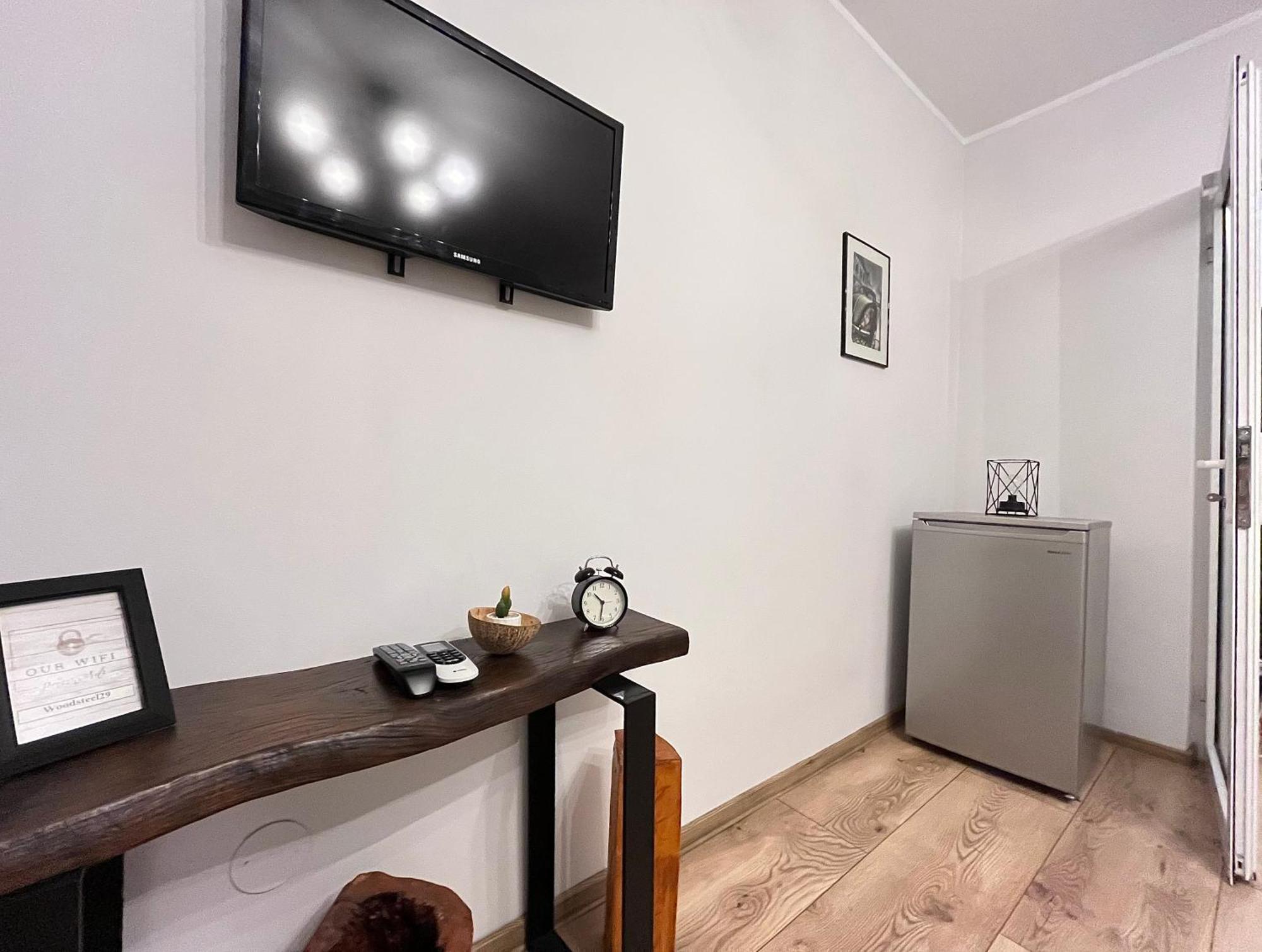 Wood&Steel Apartment กาลาจิ ภายนอก รูปภาพ