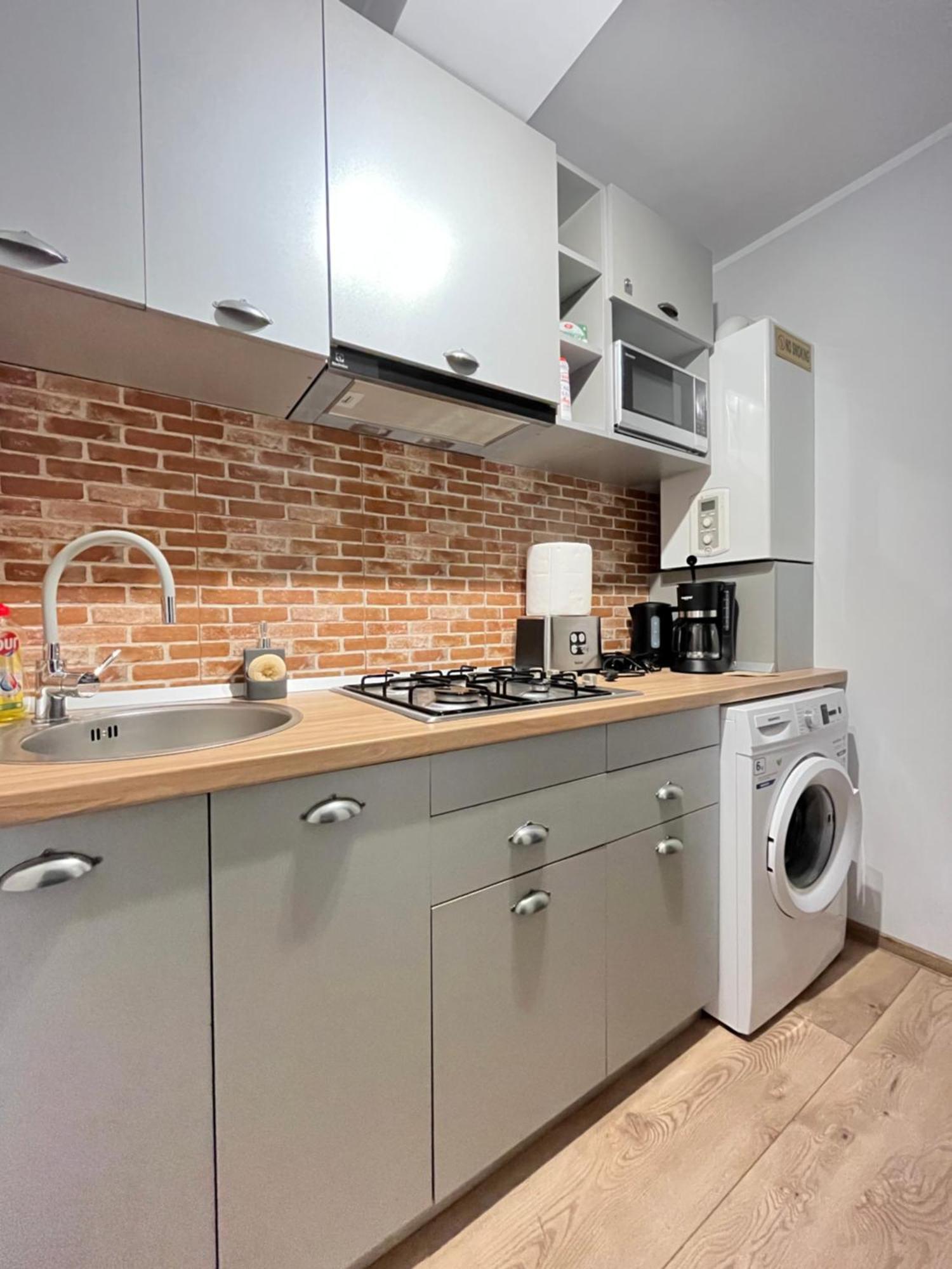 Wood&Steel Apartment กาลาจิ ภายนอก รูปภาพ